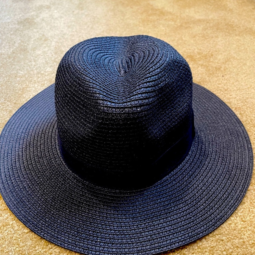 This is 100 % paper sun hat. Brand new never worn.